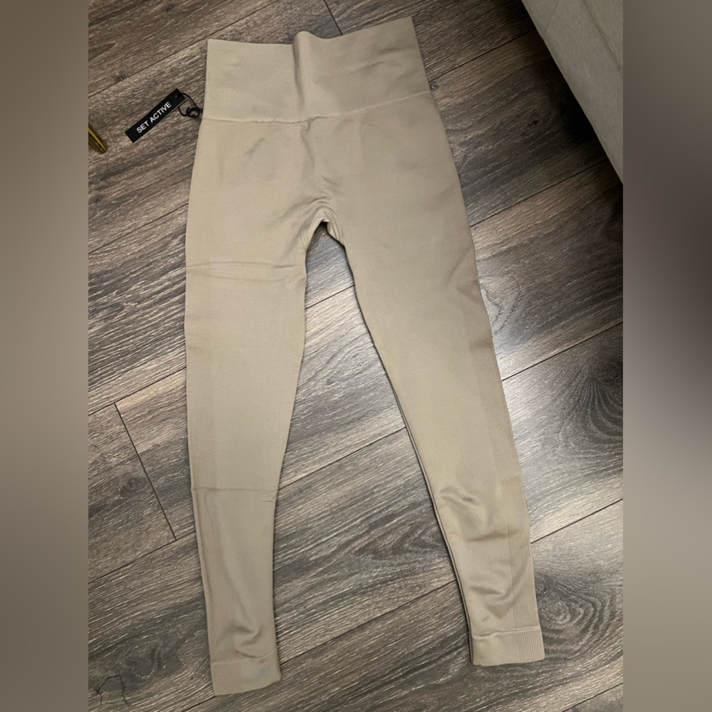 Brand New SET Active leggings